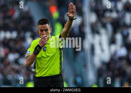 Turin, Italy. 25th Feb, 2024. Referee Antonio Rapuano seen in action during Serie A 2023/24 football match between Juventus FC and Frosinone Calcio at Allianz Stadium. Final score: Juventus 3 | 2 Frosinone. Credit: SOPA Images Limited/Alamy Live News Stock Photo