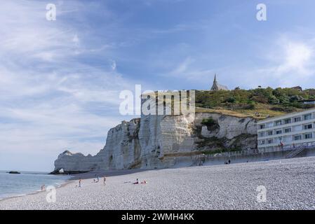 Étretat, France - Focus on the cliff in Étretat, with the cliff of Upstream, a natural arch formed by erosion seen from the pebble beach on Étretat. Stock Photo