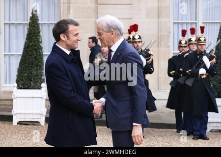 © PHOTOPQR/LE PARISIEN/Fred Dugit ; Paris ; 26/02/2024 ; Politique Palais de l'Elysée (Paris VIIIe), le 26 février 2024 Emmanuel Macron, le Président de la République réunit ce lundi 26 février, au Palais de l'Élysée, plus d'une vingtaine de chefs d'État et de gouvernement ou leurs représentants ministériels, à l'occasion d'une conférence de soutien à l'Ukraine. Photo LP/Fred Dugit Elysee presidential palace in Paris, on February 26, 2024 international conference aimed at strengthening Western support for Ukraine. *** Local Caption *** Conférence de soutien à l'Ukraine Stock Photo