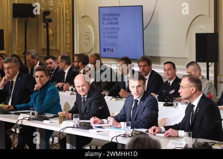 © PHOTOPQR/LE PARISIEN/Fred Dugit ; Paris ; 26/02/2024 ; Politique Palais de l'Elysée (Paris VIIIe), le 26 février 2024 Emmanuel Macron, le Président de la République réunit ce lundi 26 février, au Palais de l'Élysée, plus d'une vingtaine de chefs d'État et de gouvernement ou leurs représentants ministériels, à l'occasion d'une conférence de soutien à l'Ukraine. Photo LP/Fred Dugit Elysee presidential palace in Paris, on February 26, 2024 international conference aimed at strengthening Western support for Ukraine *** Local Caption *** Conférence de soutien à l'Ukraine Stock Photo