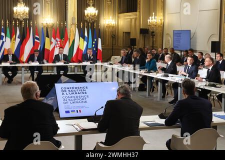 © PHOTOPQR/LE PARISIEN/Fred Dugit ; Paris ; 26/02/2024 ; Politique Palais de l'Elysée (Paris VIIIe), le 26 février 2024 Emmanuel Macron, le Président de la République réunit ce lundi 26 février, au Palais de l'Élysée, plus d'une vingtaine de chefs d'État et de gouvernement ou leurs représentants ministériels, à l'occasion d'une conférence de soutien à l'Ukraine. Photo LP/Fred Dugit Elysee presidential palace in Paris, on February 26, 2024 international conference aimed at strengthening Western support for Ukraine *** Local Caption *** Conférence de soutien à l'Ukraine Stock Photo