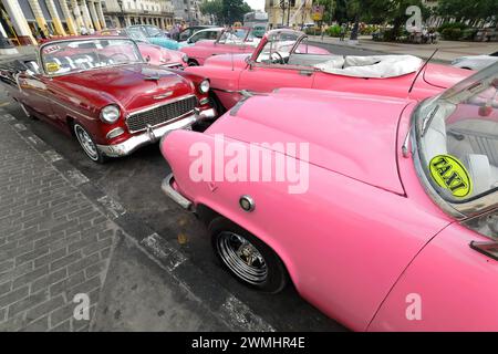 019 Mess old pink and red American classic cars -almendron, yank tank Mercury-Chevrolet- from 1952-53-55 parked on the Paseo del Prado. Havana-Cuba. Stock Photo