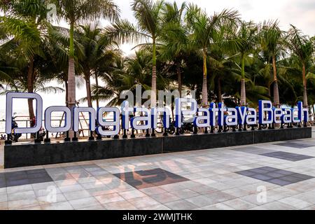 Pattaya Chon Buri Thailand 25. October 2018 Jomtien and Dongtan Pattaya lettering name welcome city sign in Pattaya Bang Lamung Amphoe Chon Buri Thail Stock Photo