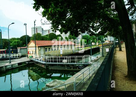 Awe summer view  Muhlendamm lock and waterways on Spree river in August Stock Photo