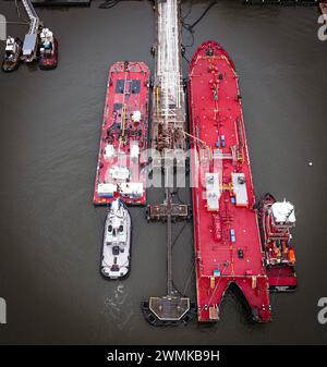 High angle view of barges unloading bulk liquids, IMTT, Bayonne, New Jersey, USA Stock Photo