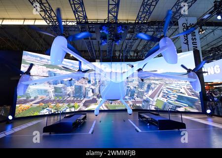 Aerotaxi SK Telecom, von Joby Aviation entwickelt, SK telecom, Messestand, MWC Mobile World Congress, Barcelona, Spanien *** Aerotaxi SK Telecom, developed by Joby Aviation, SK telecom, exhibition stand, MWC Mobile World Congress, Barcelona, Spain Stock Photo