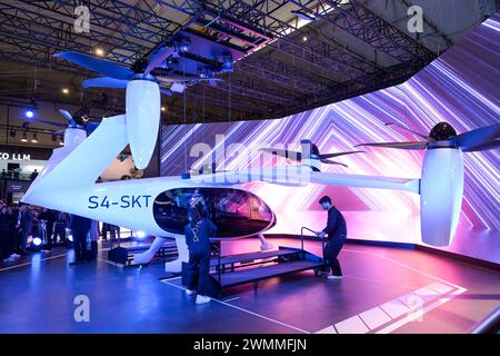 Aerotaxi SK Telecom, von Joby Aviation entwickelt, SK telecom, Messestand, MWC Mobile World Congress, Barcelona, Spanien *** Aerotaxi SK Telecom, developed by Joby Aviation, SK telecom, exhibition stand, MWC Mobile World Congress, Barcelona, Spain Stock Photo