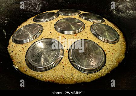 Cooking of plov in the Kazan, cauldron at the Central Asian Plov Centre, Tashkent, Uzbekistan Stock Photo
