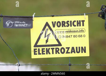 Eider Warnschild Für Elektrozaun – 9-sprachig, 225 X 130 Mm, Mit Befestigungslöchern