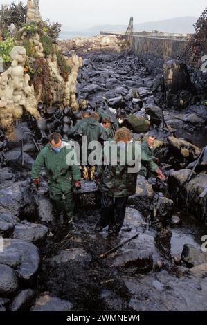 The Prestige oil spill occurred off the coast of Galicia, Spain in November 2002, caused by the sinking of the 26-year-old, structurally deficient oil Stock Photo