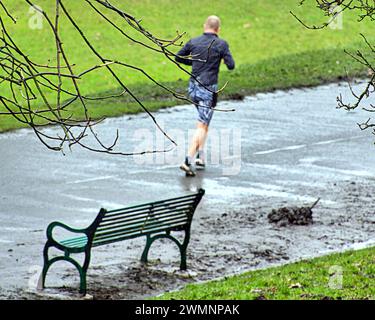 Glasgow, Scotland, UK. 27th February, 2024. UK Weather:  Wet day saw spring weather for locals in  kelvingrove park in the west end. Credit Gerard Ferry/Alamy Live News Stock Photo