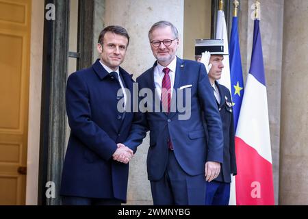 © PHOTOPQR/LE PARISIEN/Fred Dugit ; Paris ; 26/02/2024 ; Politique Palais de l'Elysée (Paris VIIIe), le 26 février 2024 Emmanuel Macron, le Président de la République réunit ce lundi 26 février, au Palais de l'Élysée, plus d'une vingtaine de chefs d'État et de gouvernement ou leurs représentants ministériels, à l'occasion d'une conférence de soutien à l'Ukraine. Ici Petr Fiala, premier ministre de la République Tchèque Photo LP/Fred Dugit Conference in support of Ukraine at the Elysee Palace on February 26, 2024 *** Local Caption *** Conférence de soutien à l'Ukraine Stock Photo