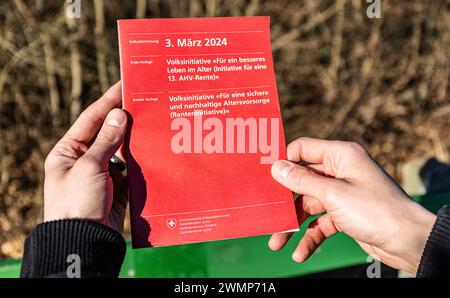 Das Abstimmungsheft zur eidgenössichen Volksabstimmung am 2. März 2024. (Eglisau, Schweiz, 25.02.2024) Stock Photo