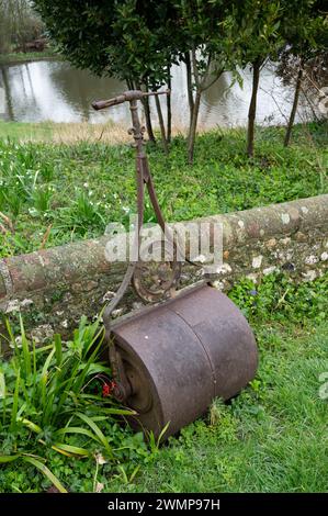 Charleston Farmhouse garden Stock Photo - Alamy