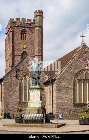 Duke of Wellington statue by St Mary's church in the town centre. Brecon (Aberhonddu), Powys, Mid Wales, UK, Britain, Europe. Stock Photo