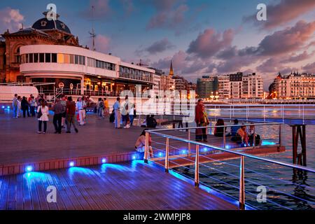 Sunset, Nautical Club Pier, La Concha Bay, Donostia, San Sebastian ...