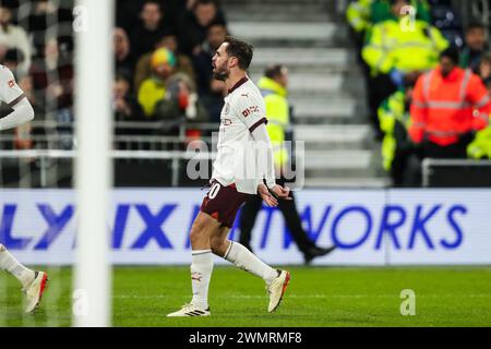 Luton, UK. 27th Feb, 2024. Manchester City's Bernardo Silva celebrates their side's fourth goal of the game during the Luton Town FC v Manchester City FC Emirates FA Cup 5th Round match at Kenilworth Road, Luton, England, United Kingdom on 27 February 2024 Credit: Every Second Media/Alamy Live News Stock Photo