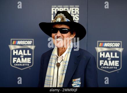 Charlotte, USA. 01st Feb, 2019. NASCAR Hall of Fame member Richard Petty walks the red carpet at the NASCAR Hall of Fame in Charlotte, North Carolina, on Feb. 1, 2019. (Photo by Jeff Siner/The Charlotte Observer/TNS/Sipa USA) Credit: Sipa USA/Alamy Live News Stock Photo