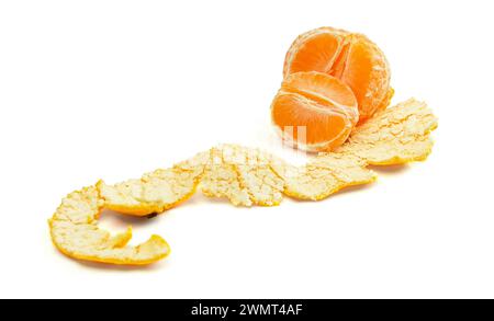tangerine fruit. Orange mandarin peeling segment pieces isolated and ripe whole mandarine with leaf on white background, oranger clementines. Fresh ma Stock Photo