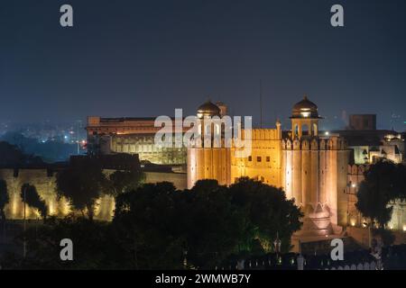 Night view on illuminated Alamgiri gate built by mughal emperor Aurangzeb as entrance to Lahore fort, a UNESCO World Heritage site, Punjab, Pakistan Stock Photo