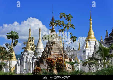 Golden stupas in the Shwe Indein Pagoda, Inle Lake, Khan State, Myanmar Stock Photo