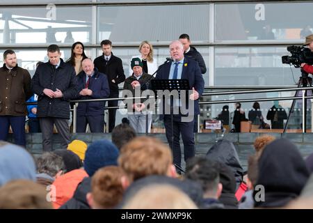 Cardiff, Wales, UK – Wednesday 28th February 2024 – Andrew RT Davies leader of the Welsh Conservatives addresses Welsh farmers as they protest against the Welsh government’s proposed Sustainable Farming Scheme ( SFS ).  Photo Steven May / Alamy Live News Stock Photo