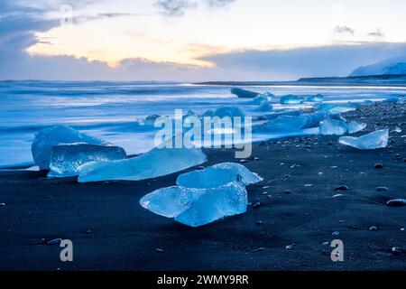 Iceland, South Coast, Austurland region, Jökulsárlón glacial lagoon, Diamond beach or diamond beach, icebergs of Breiðamerkurjökull on the volcanic black sand beach Stock Photo