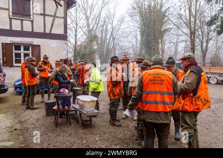 France, Bas Rhin, hunting big game, instructions before hunting, lunch time Stock Photo