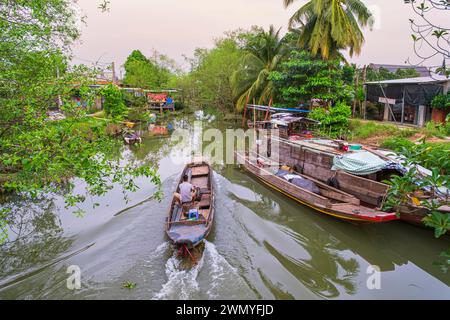 Vietnam, Mekong Delta, Tien Giang province, Tan Phong island, one of the many canals on the island Stock Photo