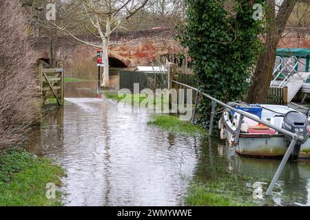 Sonning, Berkshire, UK. 28th February, 2024. The familiar sight of a ...