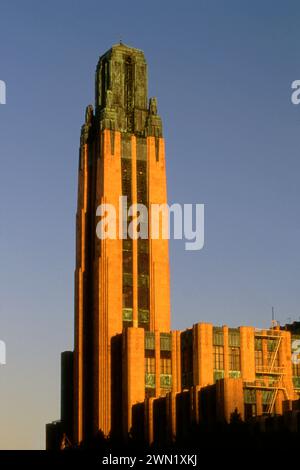 The Historic Art Deco Bullocks Wilshire Building In Los Angeles 