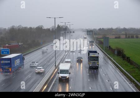 Taplow, Buckinghamshire, UK. 29th February, 2024. It was a horrible morning for drivers on the M4 Smart Motorway in Taplow, Buckinghamshire due to the spray and pouring rain. A Met Office Yellow Weather Warning for rain has been issued for Southern England from midnight tonight until 15.00 tomorrow. Credit: Maureen McLean/Alamy Live News Stock Photo