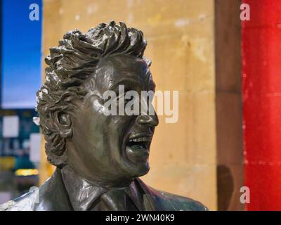 Liverpool, UK - Jan 4 2024: The head and shoulders of the bronze statue of Ken Dodd by Tom Murphy at Liverpool's Lime street Station on Merseyside in Stock Photo
