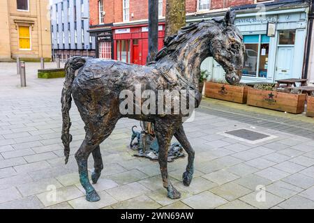 Bronze horse sculpture by Emma Rodgers, depicting Salford's pioneering history, Bexley Square, Salford, Manchester, UK Stock Photo