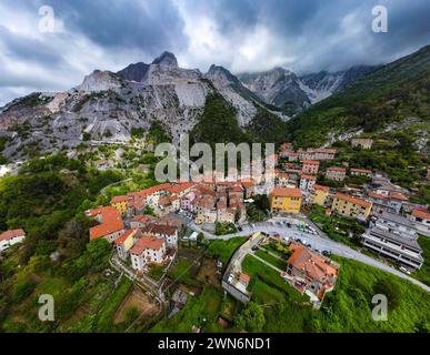 Apuan Alps, white marble quarries, top view of Colonnata village in centre of the extractive valley, white roads for marble blocks transport trucks Stock Photo