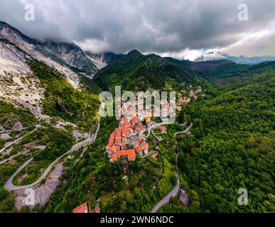 Apuan Alps, white marble quarries, top view of Colonnata village in centre of the extractive valley, white roads for marble blocks transport trucks Stock Photo