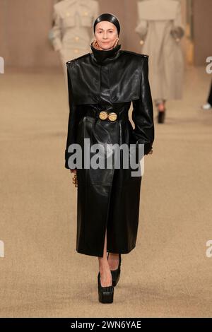 Paris, Frankreich. 28th Feb, 2024. BALMAIN Fall/Winter 2024 runway during Paris Fashion Week on February 2024 - Paris, France 28/02/2024 Credit: dpa/Alamy Live News Stock Photo