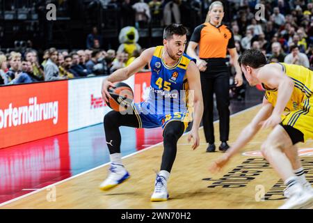 Berlin, Germany. 29th Feb, 2024. Tamir Blatt (L) of Maccabi Playtika Tel Aviv seen in action during the Round 27 of the 2023/2024 Turkish Airlines Euroleague Regular Season between Alba Berlin and Maccabi Playtika Tel Aviv at Mercedes-Benz Arena. Final score; Alba Berlin 106:71 Maccabi Playtika Tel Aviv. Credit: SOPA Images Limited/Alamy Live News Stock Photo