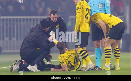 Eindhoven, Niederlande. 20th Feb, 2024. firo: 02/20/2024, football, soccer, UEFA CHAMPIONS LEAGUE, season 2023/2024, UCL, CL, round of 16, PSV Eindhoven - BVB, Borussia Dortmund 1:1 Niclas FULLKRUG, BVB injury, treatment Credit: dpa/Alamy Live News Stock Photo