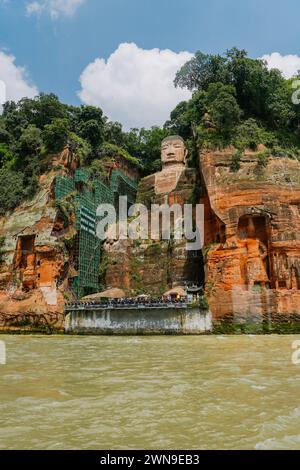 Leshan, Sichuan, China - July 3, 2022: Tourist crowd at the feet of the Leshan Giant Stone Buddha at the confluence of the Min and Dadu rivers. The Gi Stock Photo