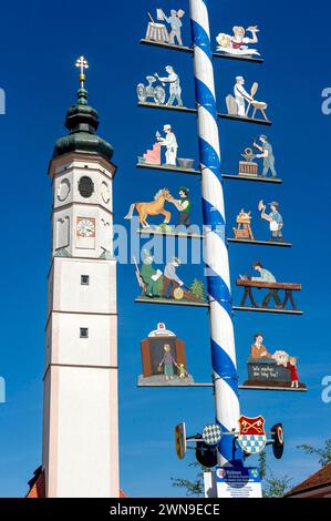 Bell tower of the market church St. Veit, maypole with guild sign, Marienplatz, market square, Dorfen, Upper Bavaria, Bavaria, Germany Stock Photo