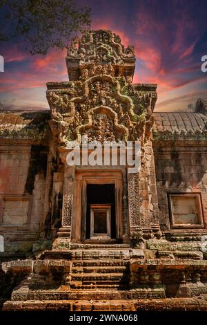 The Thommanon Temple in Angkor complex, Siem Reap province, Cambodia. Hindu temple from the 12th century, dedicated to Shiva and Vishnu, in relief ima Stock Photo