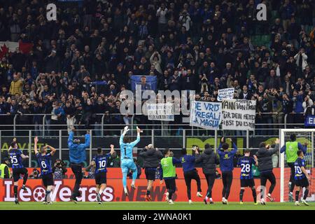 Italy, Milan, February 28 2024: players and staff celebrate the victory and greet the fans at the end of soccer game FC Inter vs Atalanta BC, Serie A 2023-2024 recovery day 21 at San Siro Stadium (Photo by Fabrizio Andrea Bertani/Pacific Press/Sipa USA) Stock Photo