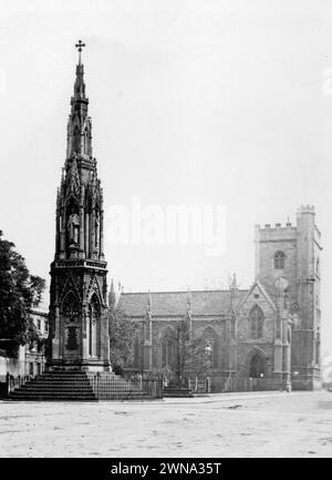 1900 Historic Black and White Photograph of Martyrs Memorial and St. Mary Magdalen Church, Magdalen Street, Oxford, England, UK Stock Photo