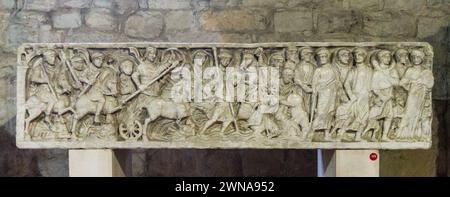 Roman marble frieze of a military triumph, Archaeological Museum, Split, Croatia. Uncropped version 2WNABND Stock Photo