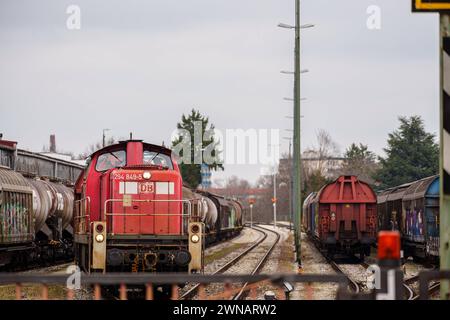 Augsburg, Bavaria, Germany - March 1, 2024: Railway locomotive of DB Deutsche Bahn, freight traffic *** Eisenbahn Lokomotive der DB Deutsche Bahn, Güterverkehr Stock Photo