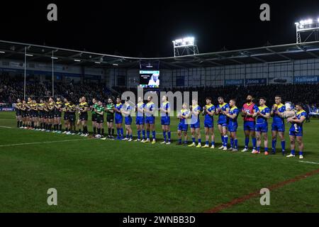 Warrington, UK. 01st Mar, 2024. Teams applaud before the game during the Betfred Super League Round 3 match Warrington Wolves vs Castleford Tigers at Halliwell Jones Stadium, Warrington, United Kingdom, 1st March 2024 (Photo by Craig Thomas/News Images) in Warrington, United Kingdom on 3/1/2024. (Photo by Craig Thomas/News Images/Sipa USA) Credit: Sipa USA/Alamy Live News Stock Photo