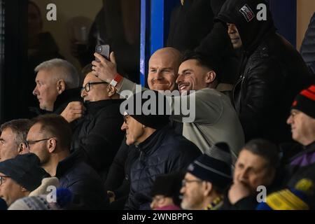Warrington, UK. 01st Mar, 2024. A fan taking a selfie with Sean dysche, manager of Everton during the Betfred Super League Round 3 match Warrington Wolves vs Castleford Tigers at Halliwell Jones Stadium, Warrington, United Kingdom, 1st March 2024 (Photo by Craig Thomas/News Images) in Warrington, United Kingdom on 3/1/2024. (Photo by Craig Thomas/News Images/Sipa USA) Credit: Sipa USA/Alamy Live News Stock Photo