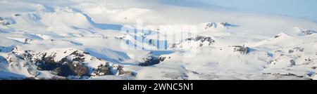 Snow Covered Mountains at Myrdalsjökull in Southern Iceland in Winter ...