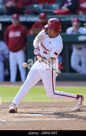 March 1, 2024: Kendall Diggs #5 of Arkansas works to put a ball in play while at the plate. Arkansas defeated Murray State 5-1 in Fayetteville, AR. Richey Miller/CSM(Credit Image: © Richey Miller/Cal Sport Media) Stock Photo